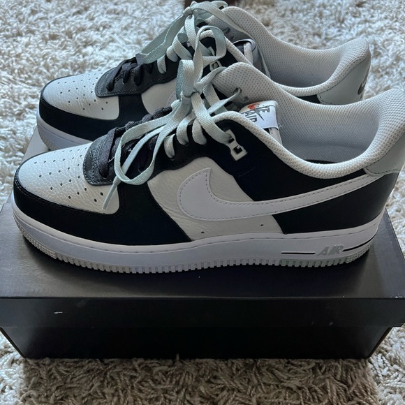 Men’s Nike Air Force 1 ‘07 LV8- Black/Light Silver Phantom US 10 - Picture 1 of 7